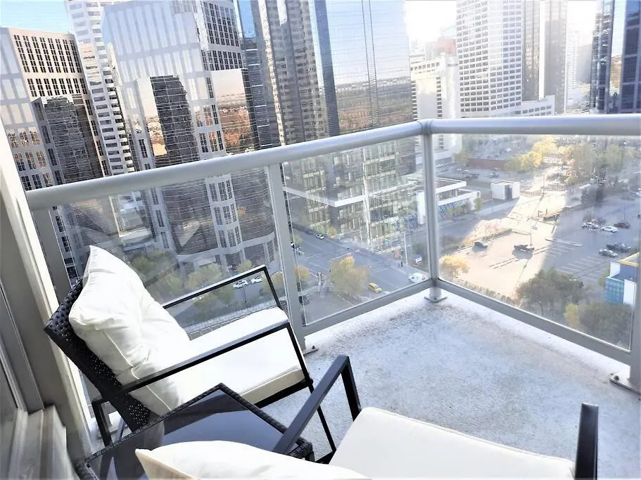 Apartman Luxury Condo By River With City Views YYC